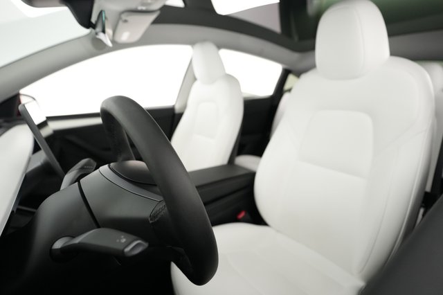 2025 Tesla Model Y — photo 3 of 23