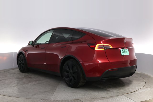 2025 Tesla Model Y — photo 13 of 23
