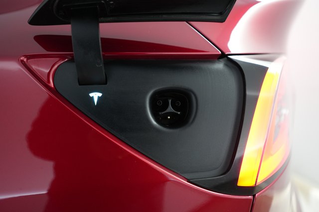 2025 Tesla Model Y — photo 8 of 23