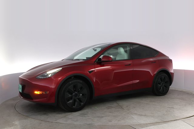 2025 Tesla Model Y — photo 14 of 23