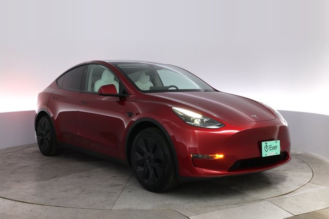 2025 Tesla Model Y — photo 10 of 23