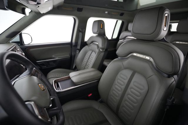 2024 Rivian R1S