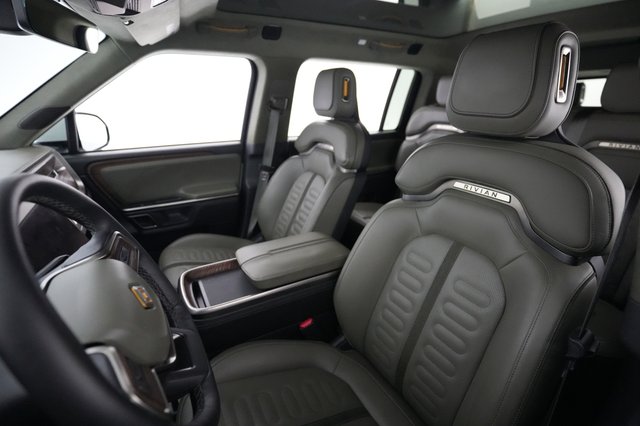2024 Rivian R1S — photo 3 of 23