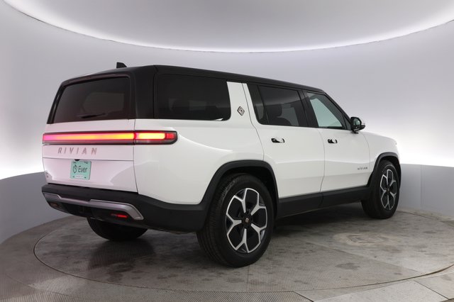 2024 Rivian R1S — photo 2 of 23