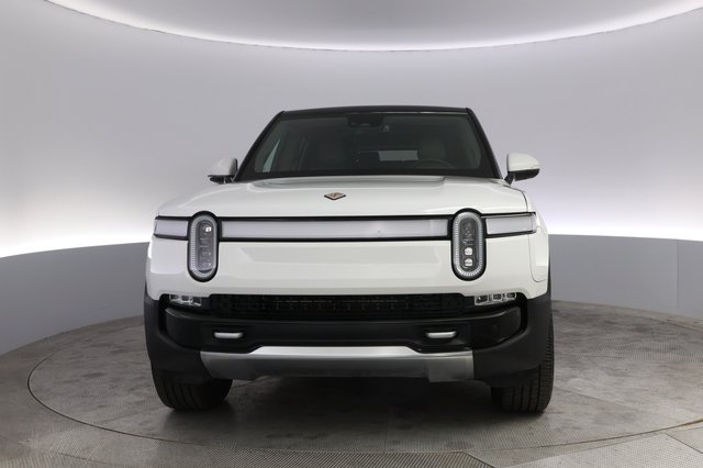 2024 Rivian R1S — photo 9 of 23