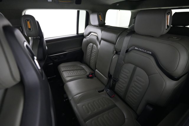 2024 Rivian R1S — photo 19 of 23