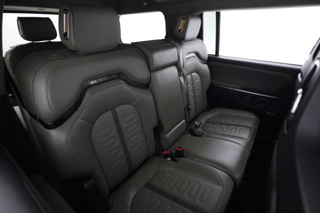 2024 Rivian R1S