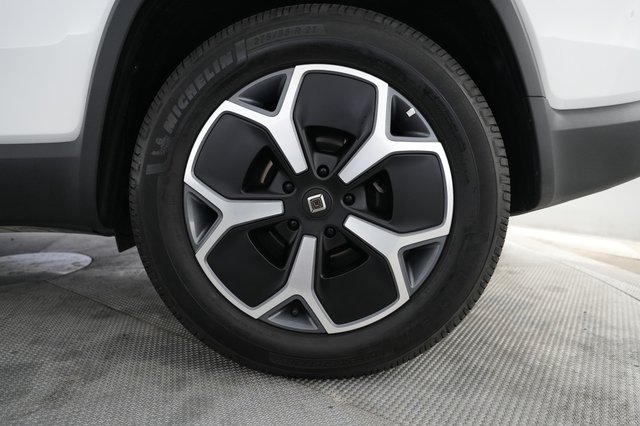 2024 Rivian R1S — photo 7 of 23