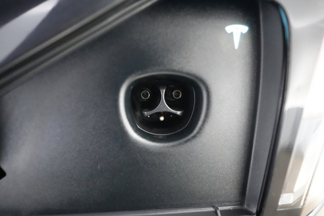 2024 Tesla Model X — photo 8 of 23