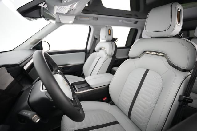 2025 Rivian R1S