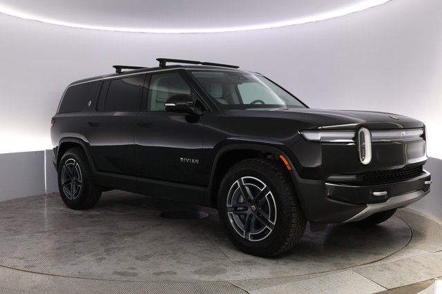 2025 Rivian R1S — photo 10 of 24