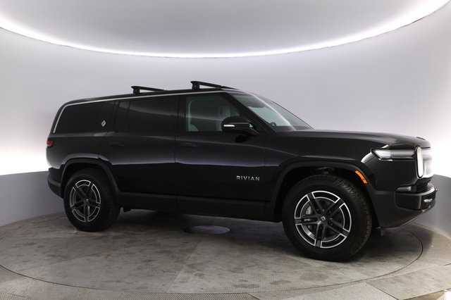 2025 Rivian R1S — photo 11 of 24