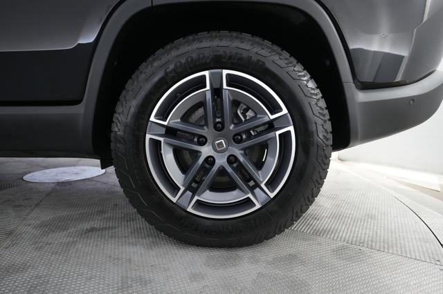 2025 Rivian R1S