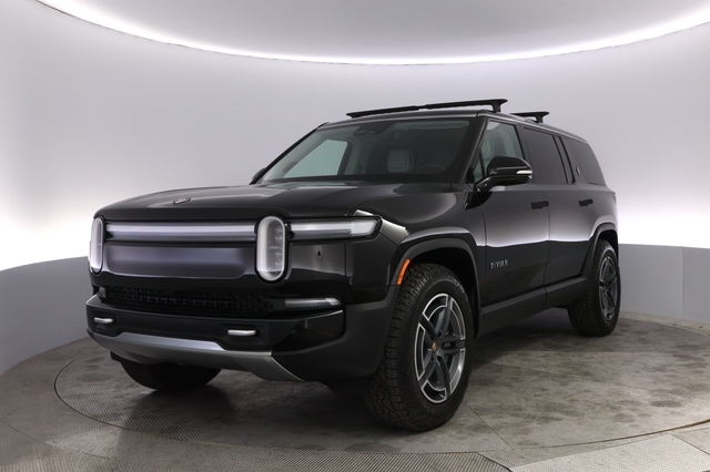 2025 Rivian R1S