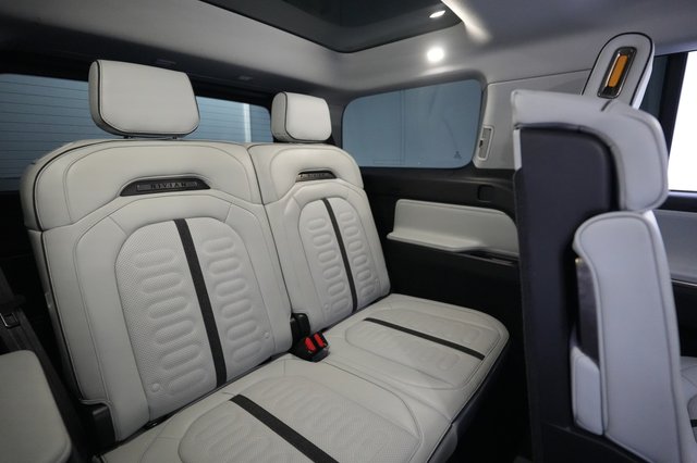 2025 Rivian R1S — photo 21 of 24
