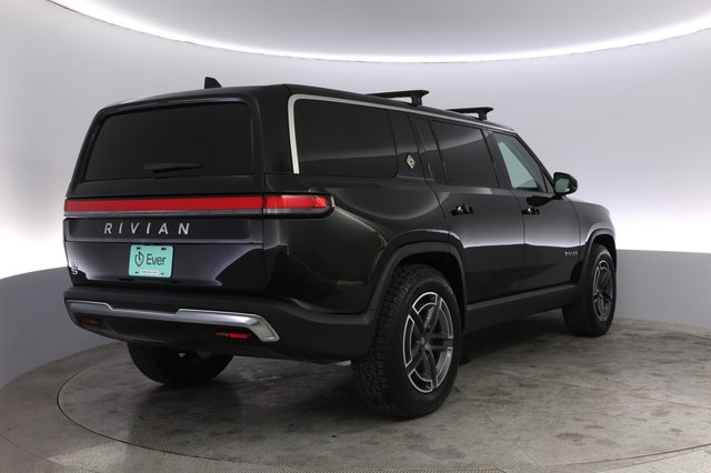 2025 Rivian R1S — photo 2 of 24