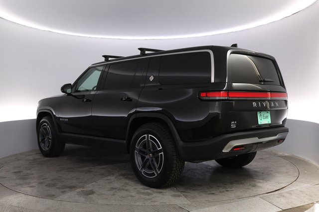 2025 Rivian R1S — photo 13 of 24