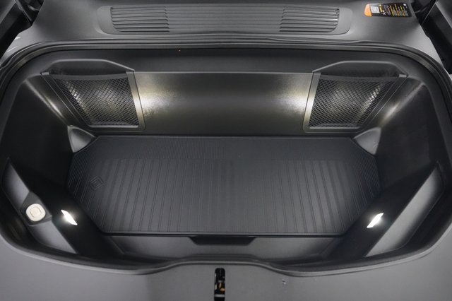 2025 Rivian R1S — photo 22 of 24
