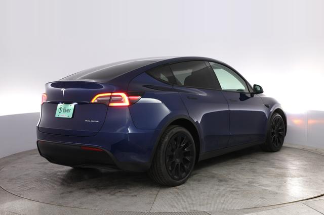 2021 Tesla Model Y — photo 2 of 22