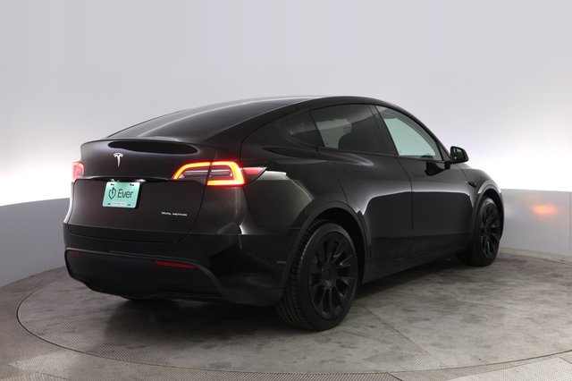 2023 Tesla Model Y — photo 2 of 24
