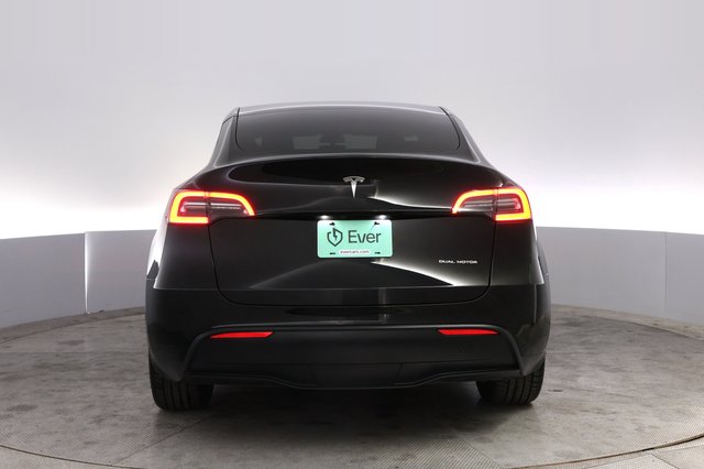 2023 Tesla Model Y — photo 12 of 24