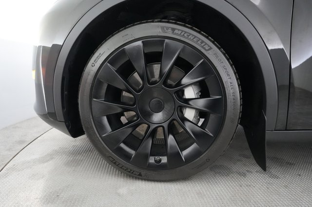 2023 Tesla Model Y — photo 15 of 24