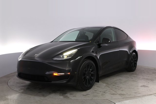 2023 Tesla Model Y — VIN 7SAYGDEE3PF751389