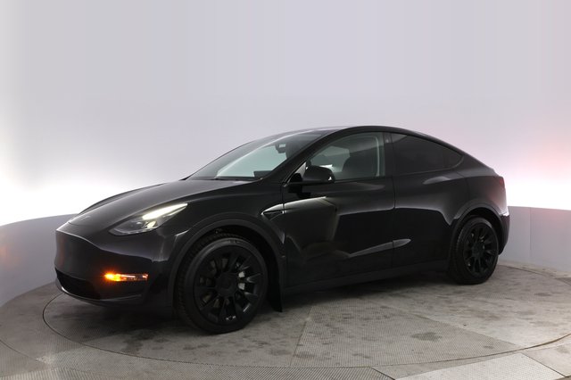 2023 Tesla Model Y — photo 14 of 24