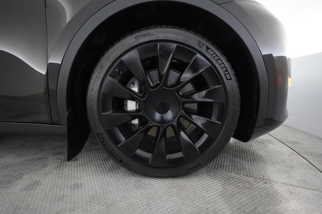 2023 Tesla Model Y — photo 16 of 24