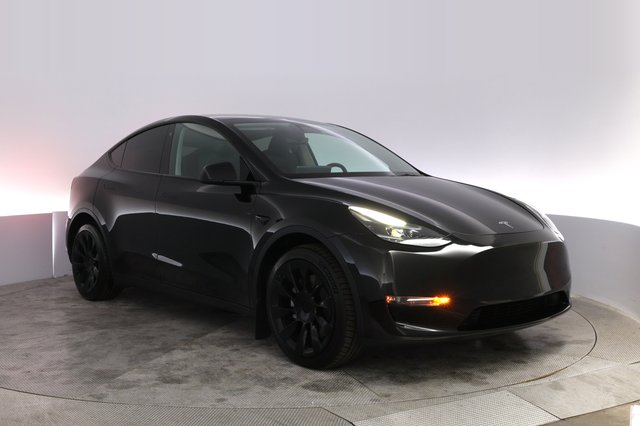 2023 Tesla Model Y — photo 10 of 24