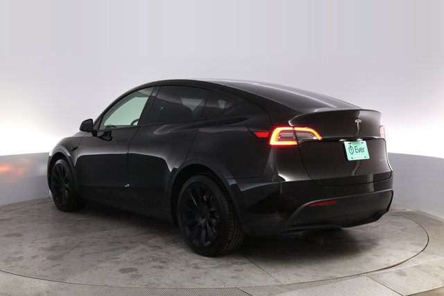 2023 Tesla Model Y — photo 13 of 24