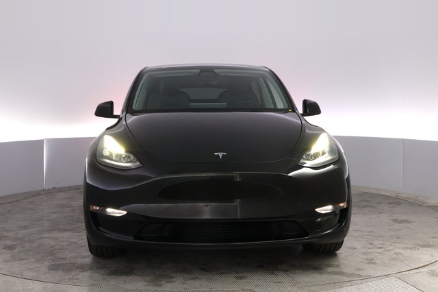 2023 Tesla Model Y — photo 9 of 24