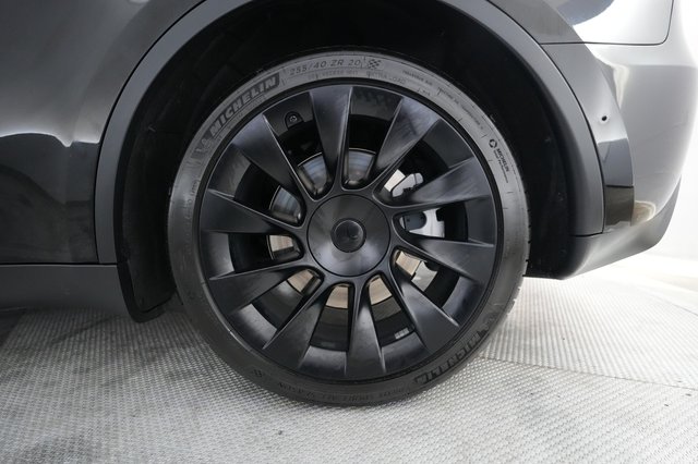 2023 Tesla Model Y — photo 7 of 24