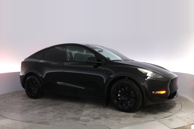 2023 Tesla Model Y — photo 11 of 24