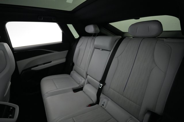 2024 Cadillac Lyriq — photo 19 of 21