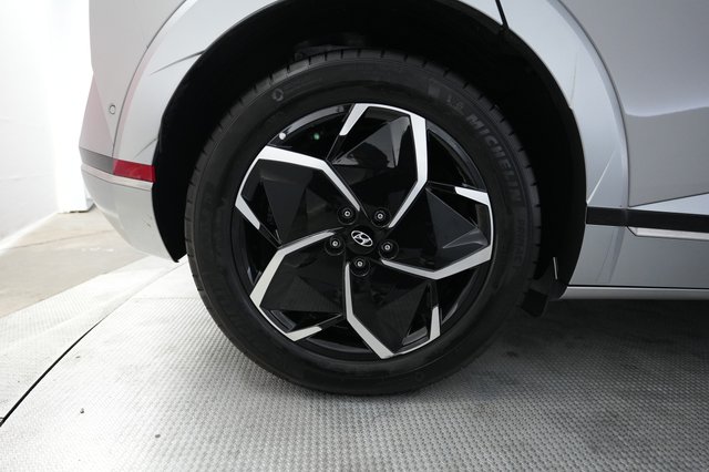 2024 Hyundai IONIQ 5 — photo 17 of 21