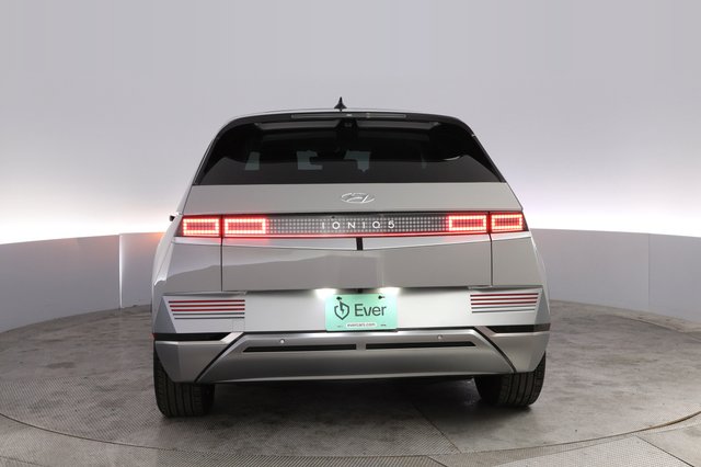 2024 Hyundai IONIQ 5 — photo 12 of 21