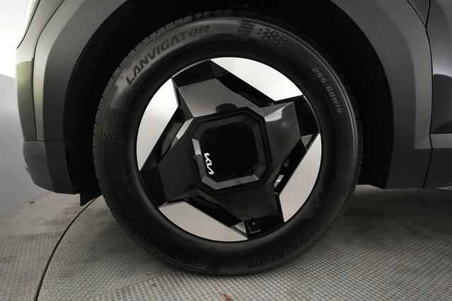 2024 Kia EV9 — photo 15 of 27