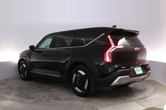 2024 Kia EV9 — photo 13 of 27