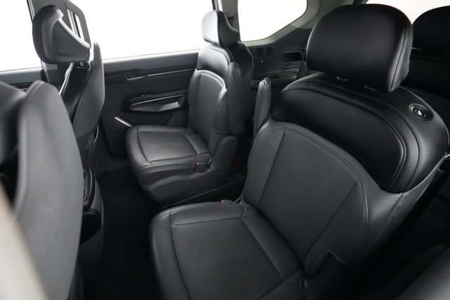 2024 Kia EV9 — photo 19 of 27