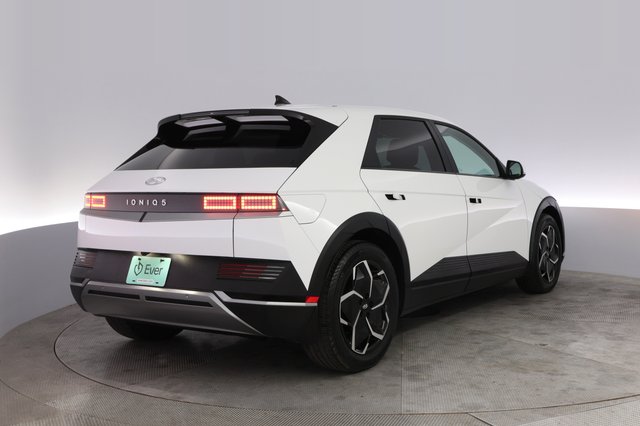 2024 Hyundai IONIQ 5 — photo 2 of 21