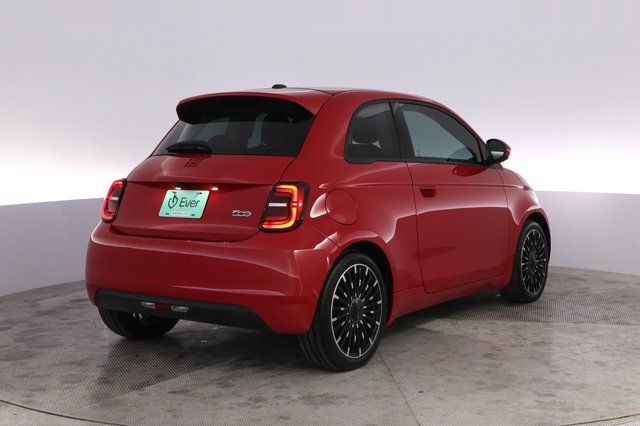 2024 Fiat 500e — photo 2 of 20