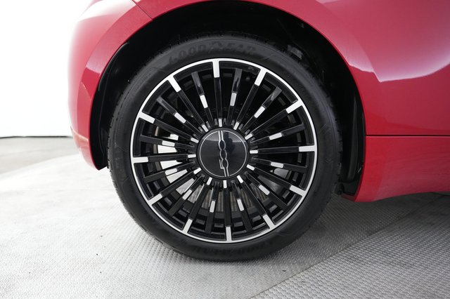 2024 Fiat 500e — photo 17 of 20