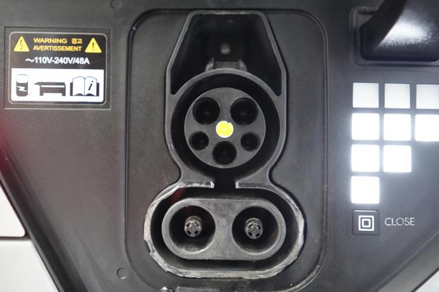 2024 Hyundai IONIQ 5 — photo 8 of 24
