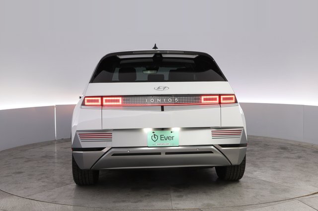 2024 Hyundai IONIQ 5 — photo 12 of 24