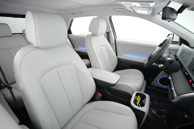 2024 Hyundai IONIQ 5 — photo 18 of 24