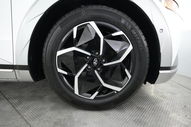2024 Hyundai IONIQ 5 — photo 16 of 24