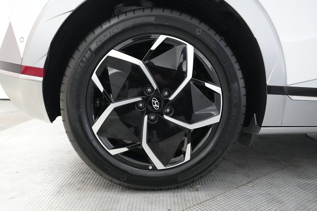 2024 Hyundai IONIQ 5 — photo 17 of 24