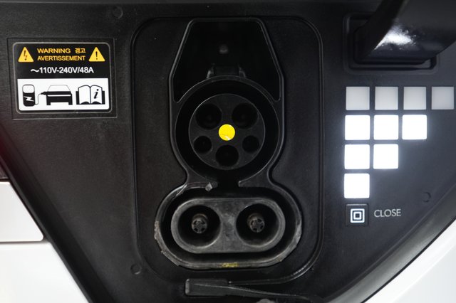 2024 Hyundai IONIQ 5 — photo 8 of 24