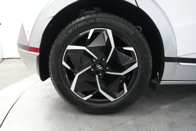 2024 Hyundai IONIQ 5 — photo 17 of 24